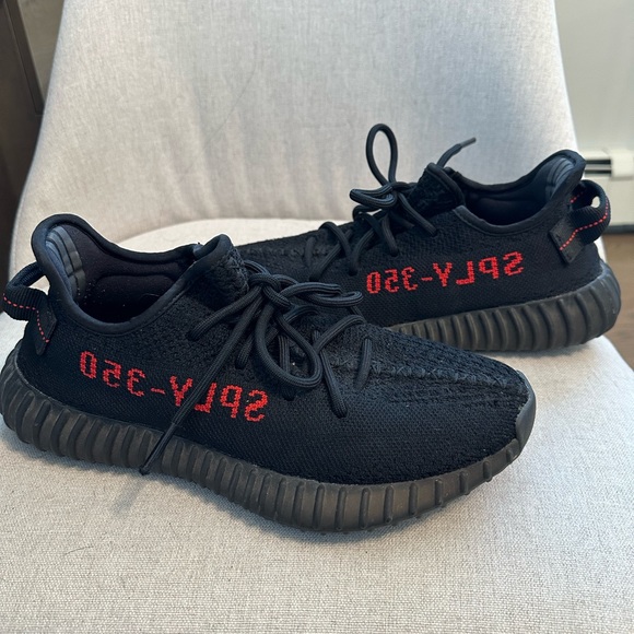 Yeezy 350 Boost V2 Black/Red - Picture 2 of 5